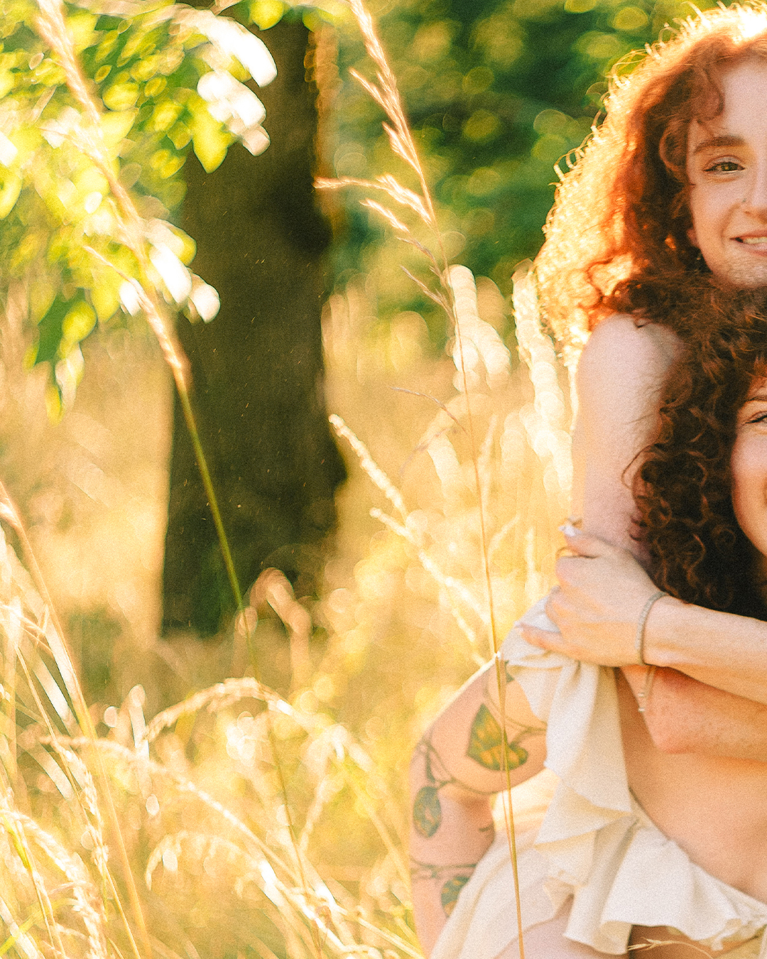 Emotive Creative Portraits of Twin Sisters at Golden Hour — photograph 13 of 20